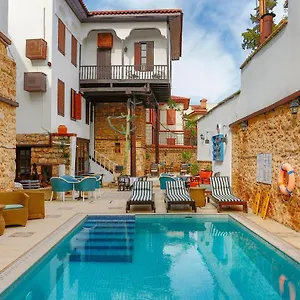 3* Hotel Atelya Art